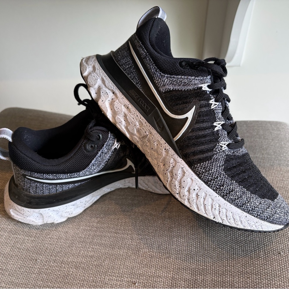 Nike Black and White Running Shoes